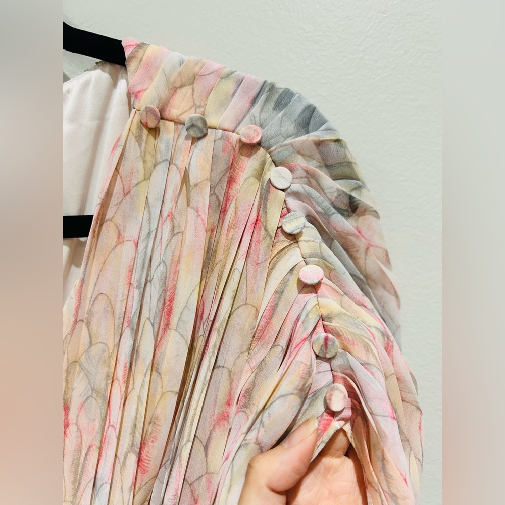 Pastel Pleated Short Dress with V-Neck- Size 8- label tag was removed - Picture 5 of 12